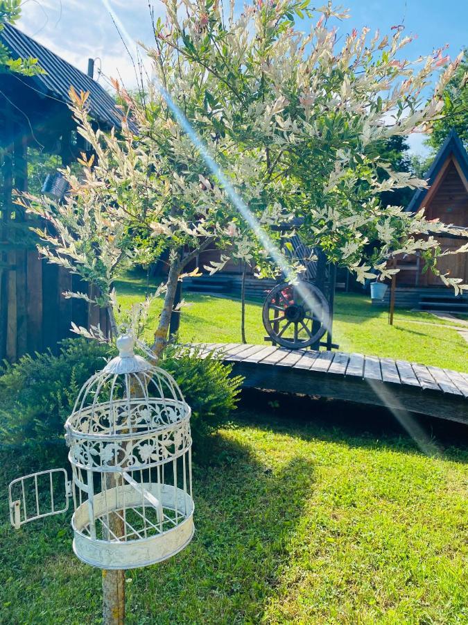 Rooms & Glamping Lana Haus Licko Petrovo Selo Екстер'єр фото