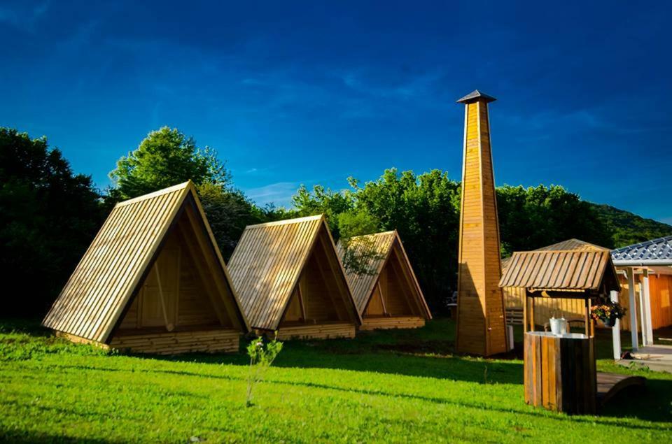 Rooms & Glamping Lana Haus Licko Petrovo Selo Екстер'єр фото